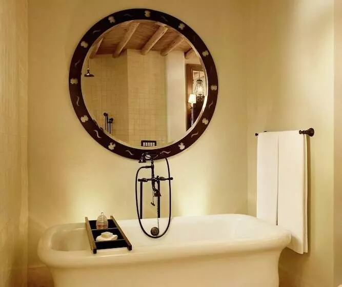 اتاق استاندارد با تخت دوبل و چشم‌انداز دریا, Waldorf Astoria Los Cabos Pedregal