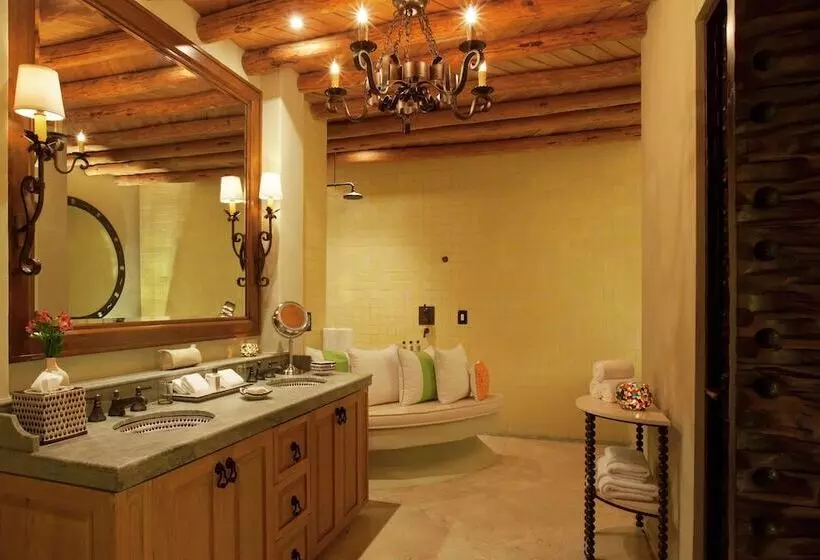 اتاق لوکس با چشم‌انداز دریا, Waldorf Astoria Los Cabos Pedregal