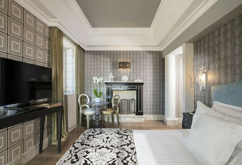 Suite Familiare, Palazzo Manfredi – Small Luxury Hotels Of The World