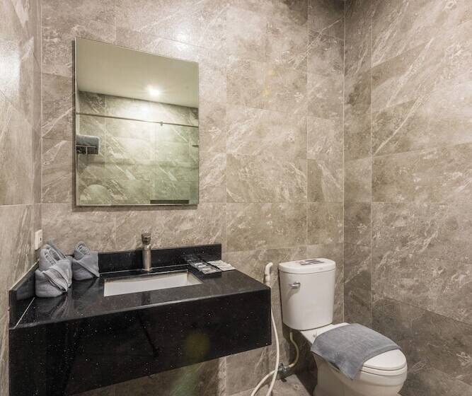 اتاق خانوادگی, One