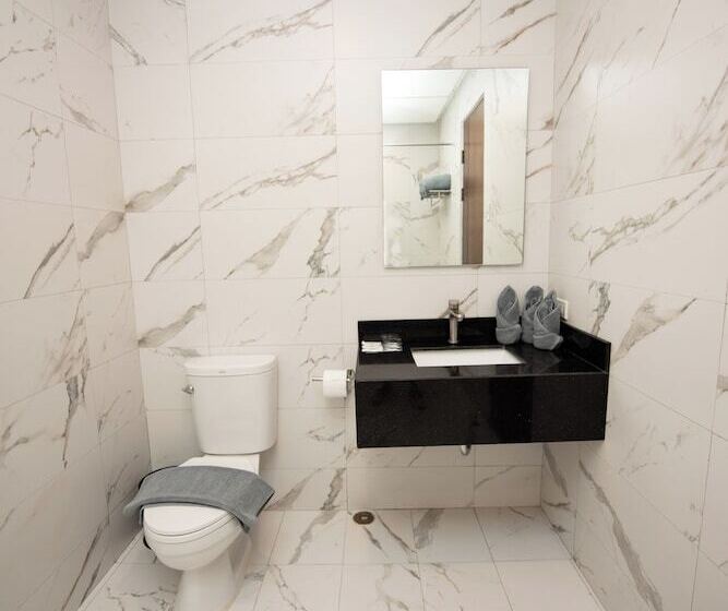 اتاق خانوادگی, One