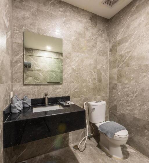 اتاق لوکس خانوادگی, One