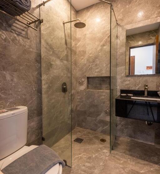 اتاق لوکس, One