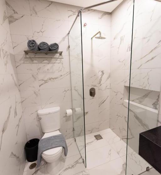 اتاق لوکس, One