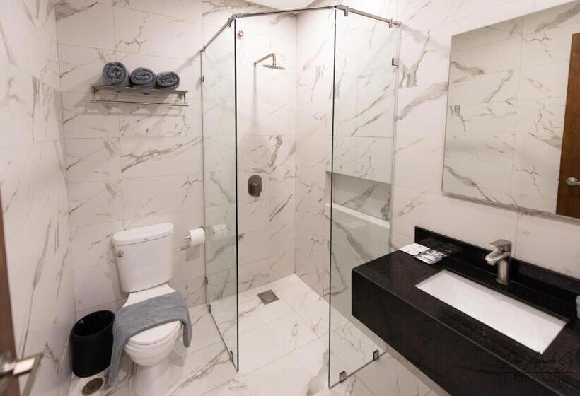 اتاق لوکس, One