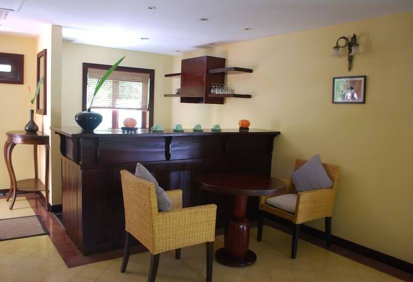 سوییت با چشم‌انداز باغ, Allezboo Beach Resort & Spa