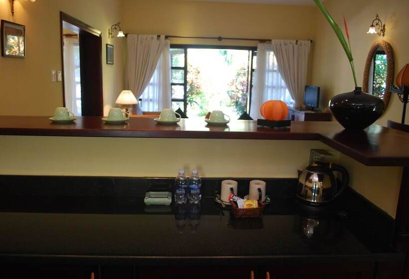 سوییت با چشم‌انداز باغ, Allezboo Beach Resort & Spa