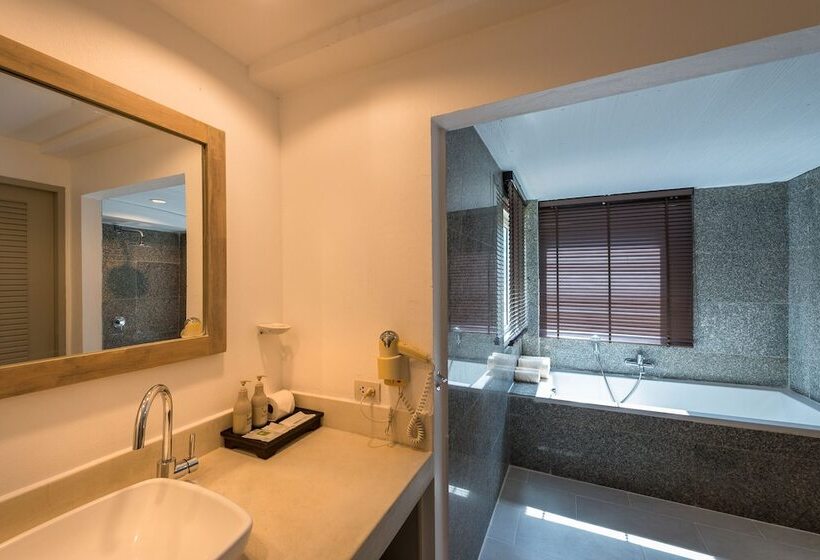 プールの見えるデラックスルーム, Aonang All Seasons Beach Resort