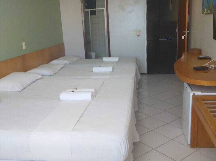 חדר סטנדרט לשלושה, Boreas Apart