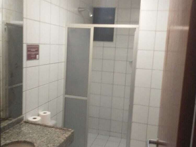 חדר סטנדרט לשלושה, Boreas Apart