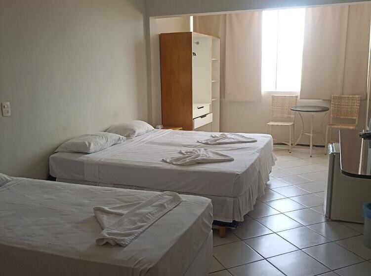 חדר סטנדרט לשלושה, Boreas Apart