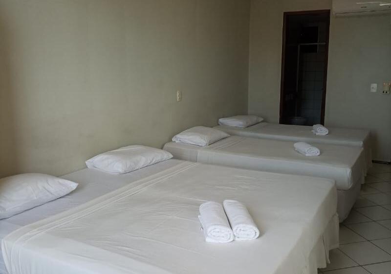 חדר סטנדרט לשלושה, Boreas Apart