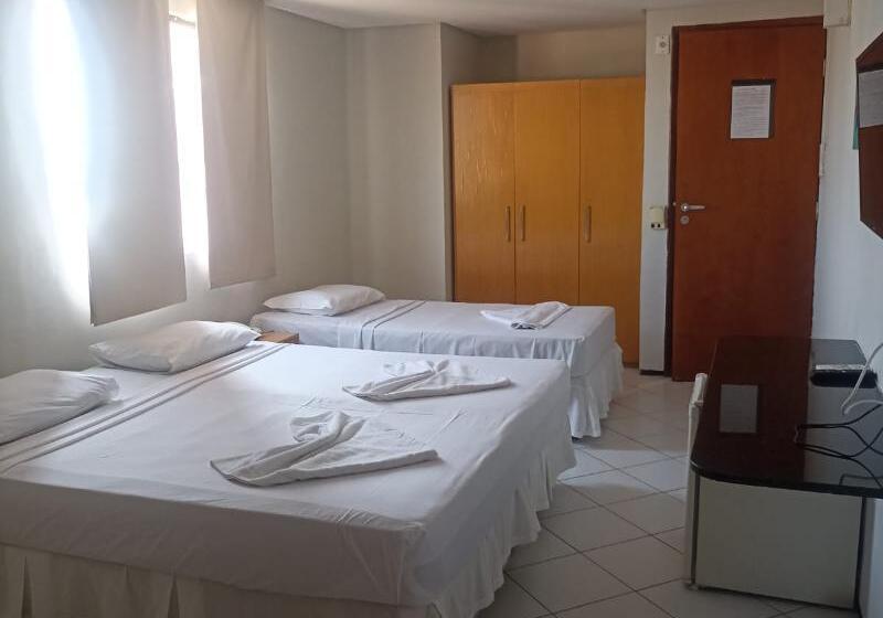 חדר סטנדרט לשלושה, Boreas Apart