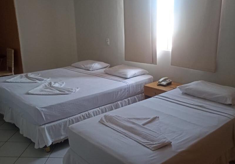 חדר סטנדרט לשלושה, Boreas Apart