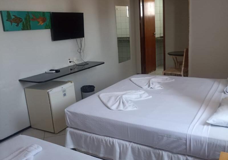 חדר סטנדרט לשלושה, Boreas Apart