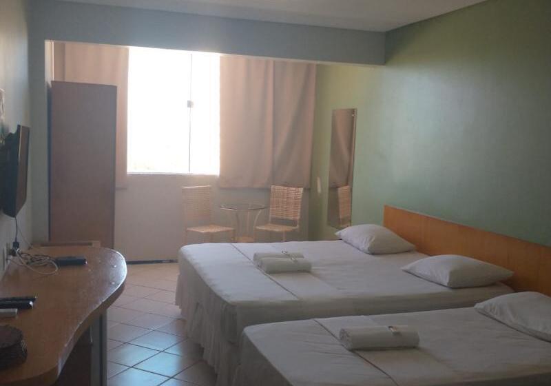 חדר סטנדרט לשלושה, Boreas Apart