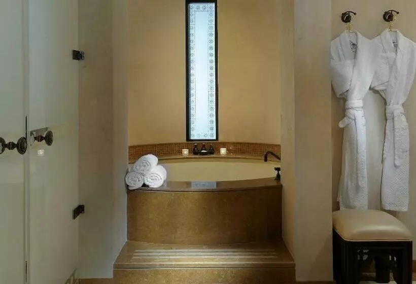 デラックスルーム, Anantara Qasr Al Sarab Desert Resort