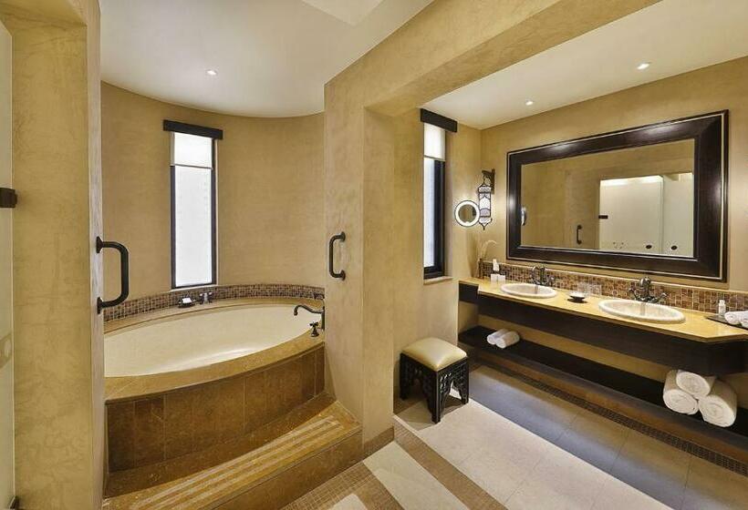 Номер Deluxe с Террасой, Anantara Qasr Al Sarab Desert Resort