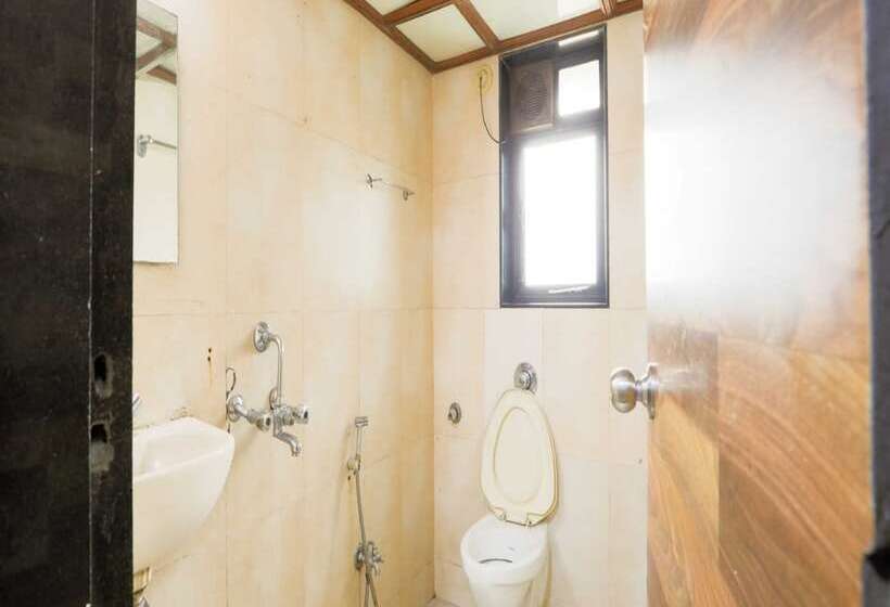 Quarto deluxe, J K Regency