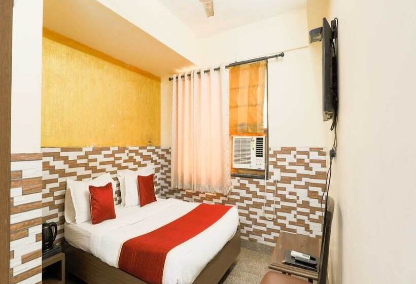 Quarto deluxe, J K Regency