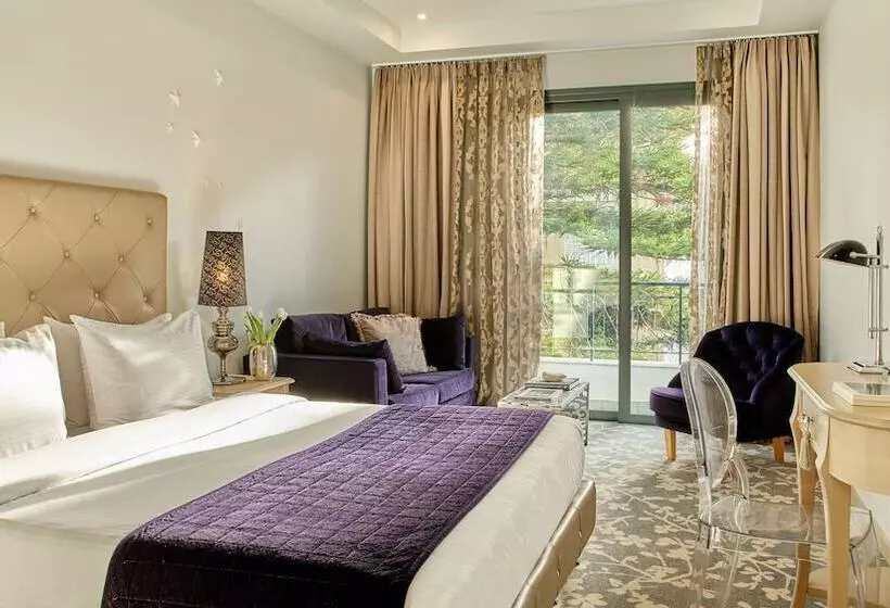 سوییت جونیور, Dioni Boutique