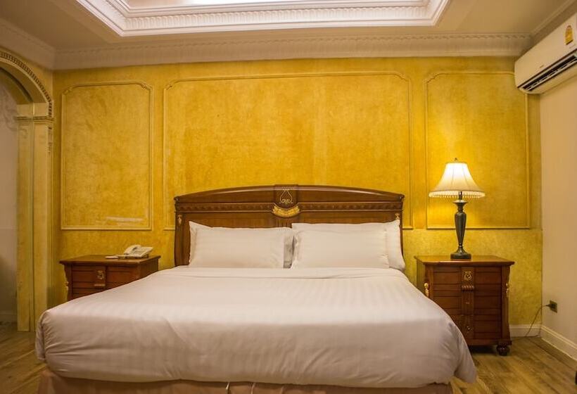Полулюкс, Four Seasons Place Pattaya