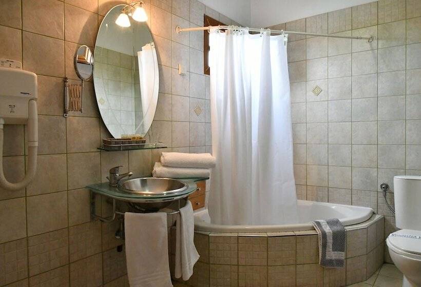 غرفة عائلية, Four Seasons