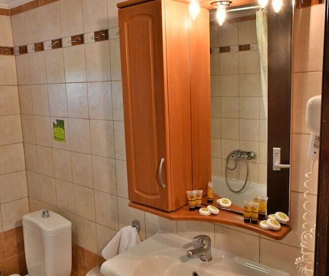 غرفة عائلية, Four Seasons