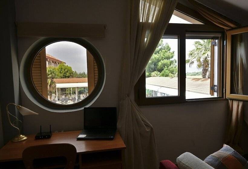 شقة غرفتين, Four Seasons