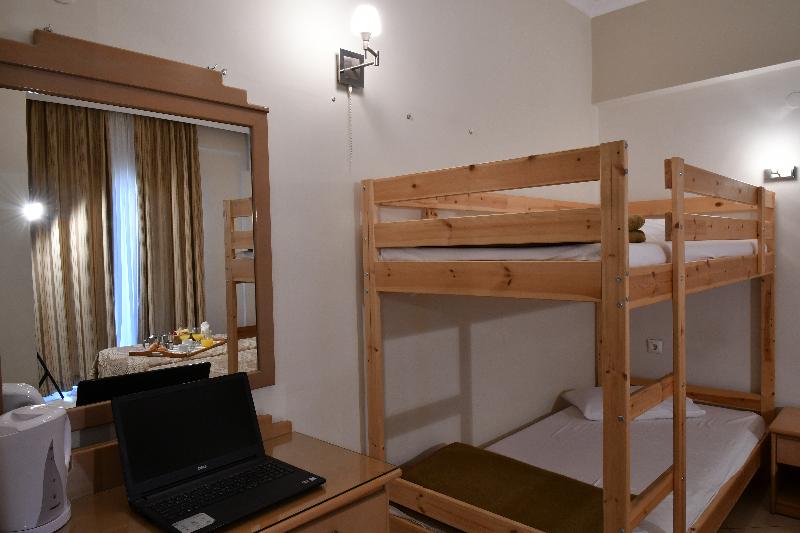 غرفة قياسية ثلاثية, Four Seasons