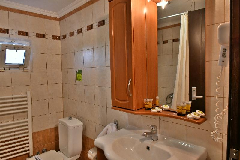 غرفة قياسية ثلاثية, Four Seasons