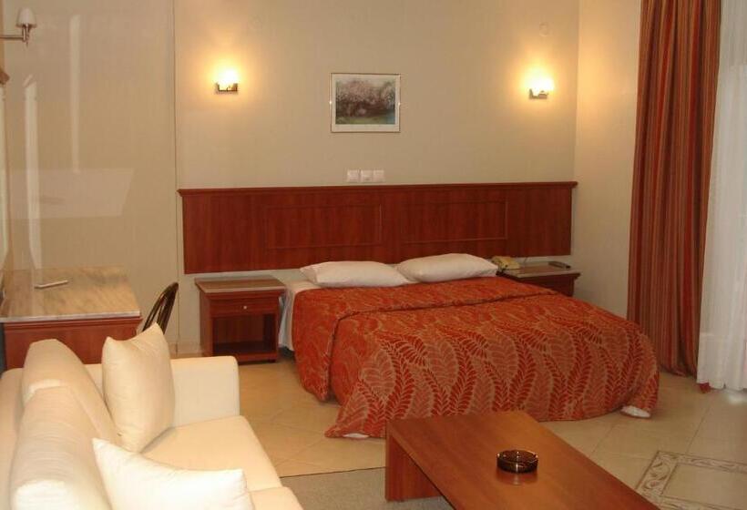 غرفة قياسية ثلاثية, Four Seasons