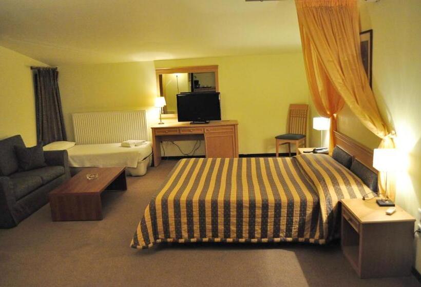 شقة غرفة واحدة, Four Seasons