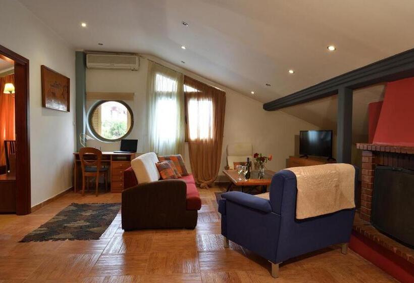 شقة غرفة واحدة, Four Seasons