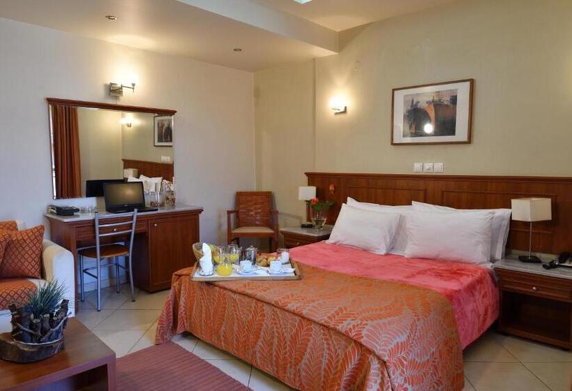 شقة غرفتين, Four Seasons