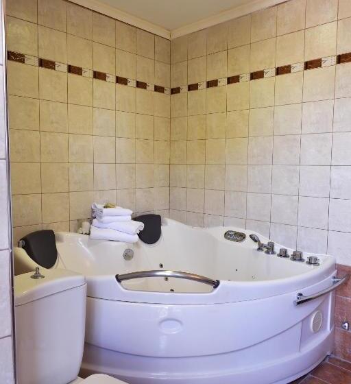 شقة غرفتين, Four Seasons