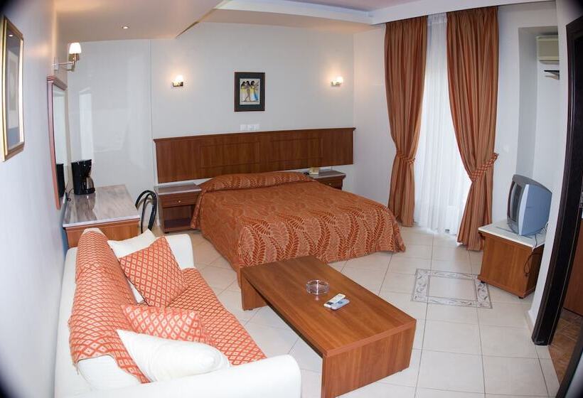 غرفة قياسية ثلاثية, Four Seasons