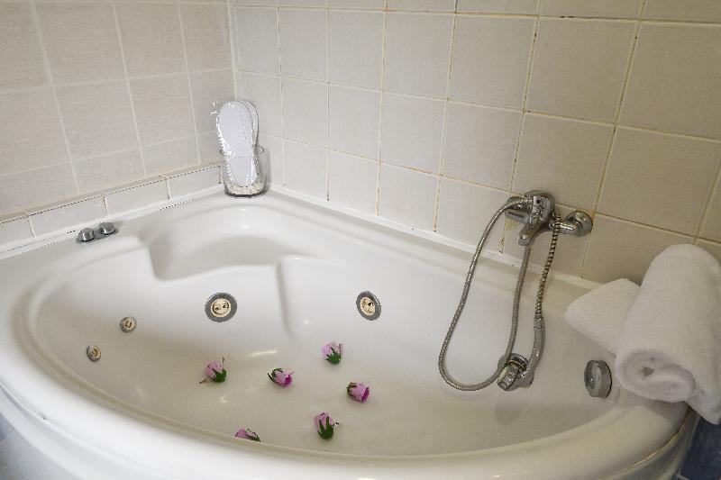 شقة غرفتين, Four Seasons