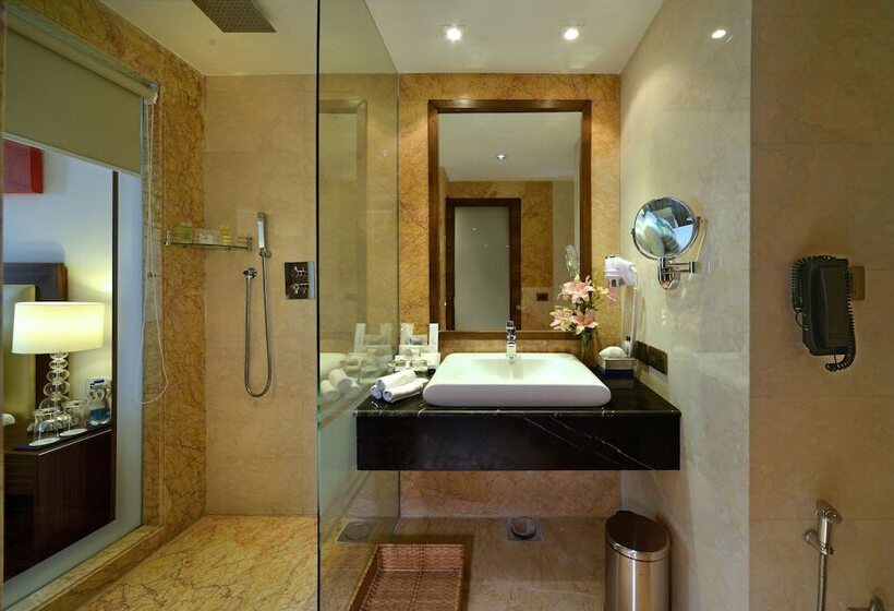 クラブルーム, Golden Tulip Lucknow