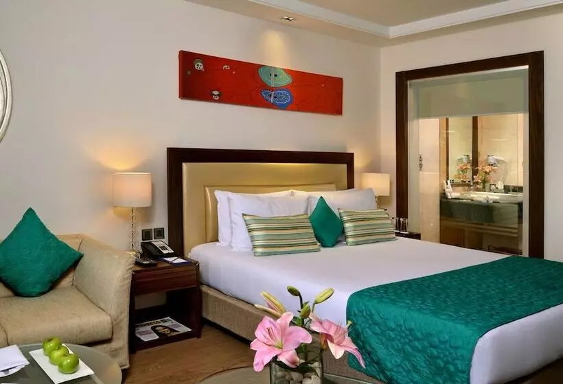 クラブルーム, Golden Tulip Lucknow