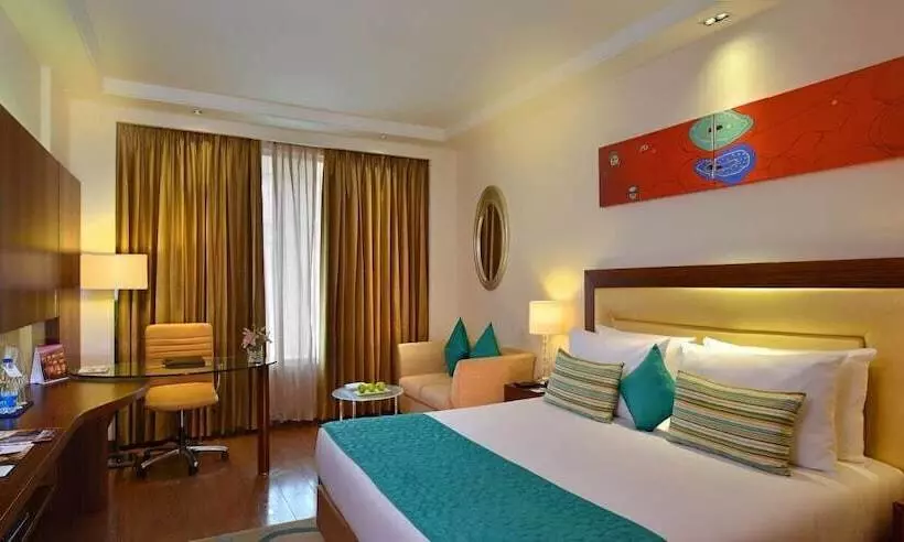 クラブルーム, Golden Tulip Lucknow