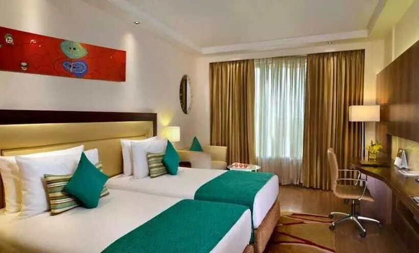 クラブルーム, Golden Tulip Lucknow