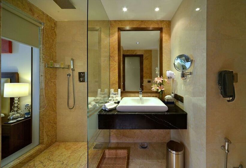 اتاق کلاب, Golden Tulip Lucknow