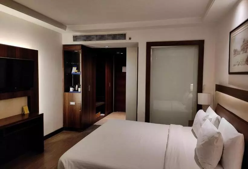 クラブルーム, Golden Tulip Lucknow