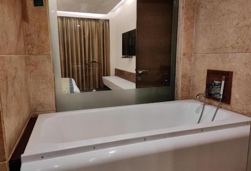 スイート, Golden Tulip Lucknow