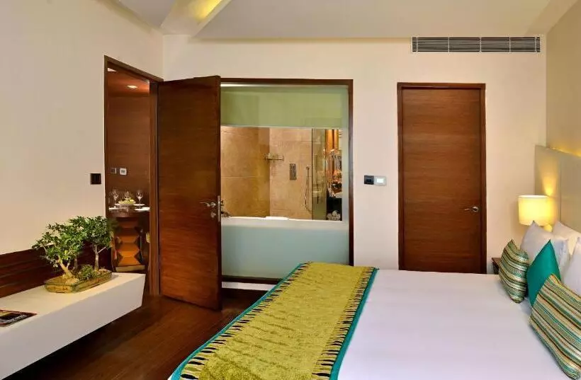 スイート, Golden Tulip Lucknow