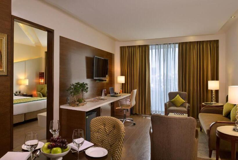 スイート, Golden Tulip Lucknow