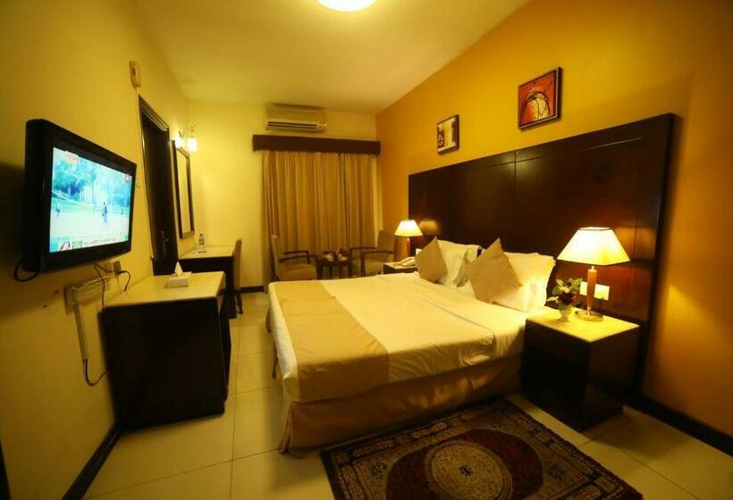 Номер Стандарт, Hyde Park