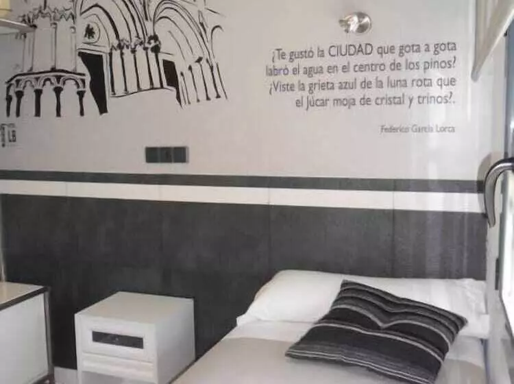 اتاق خانوادگی, Lb Villa De Cuenca