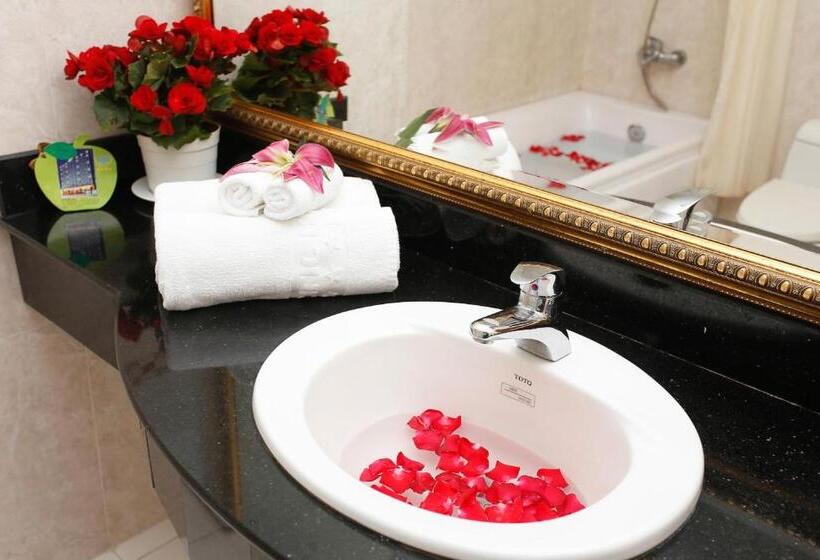 سوییت جونیور, New Pacific